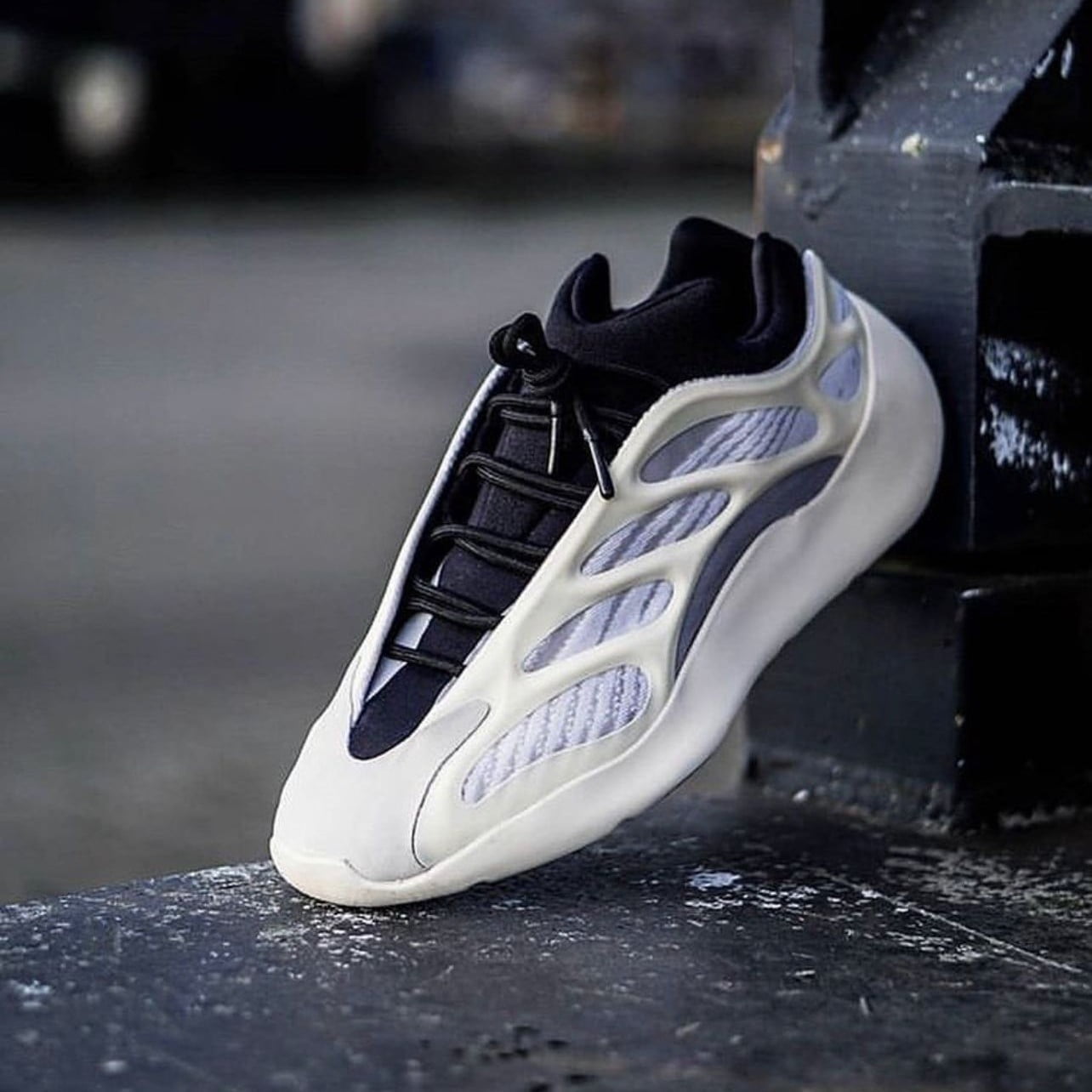 Adidas Yeezy 700 V3( White) – Buzz Shop