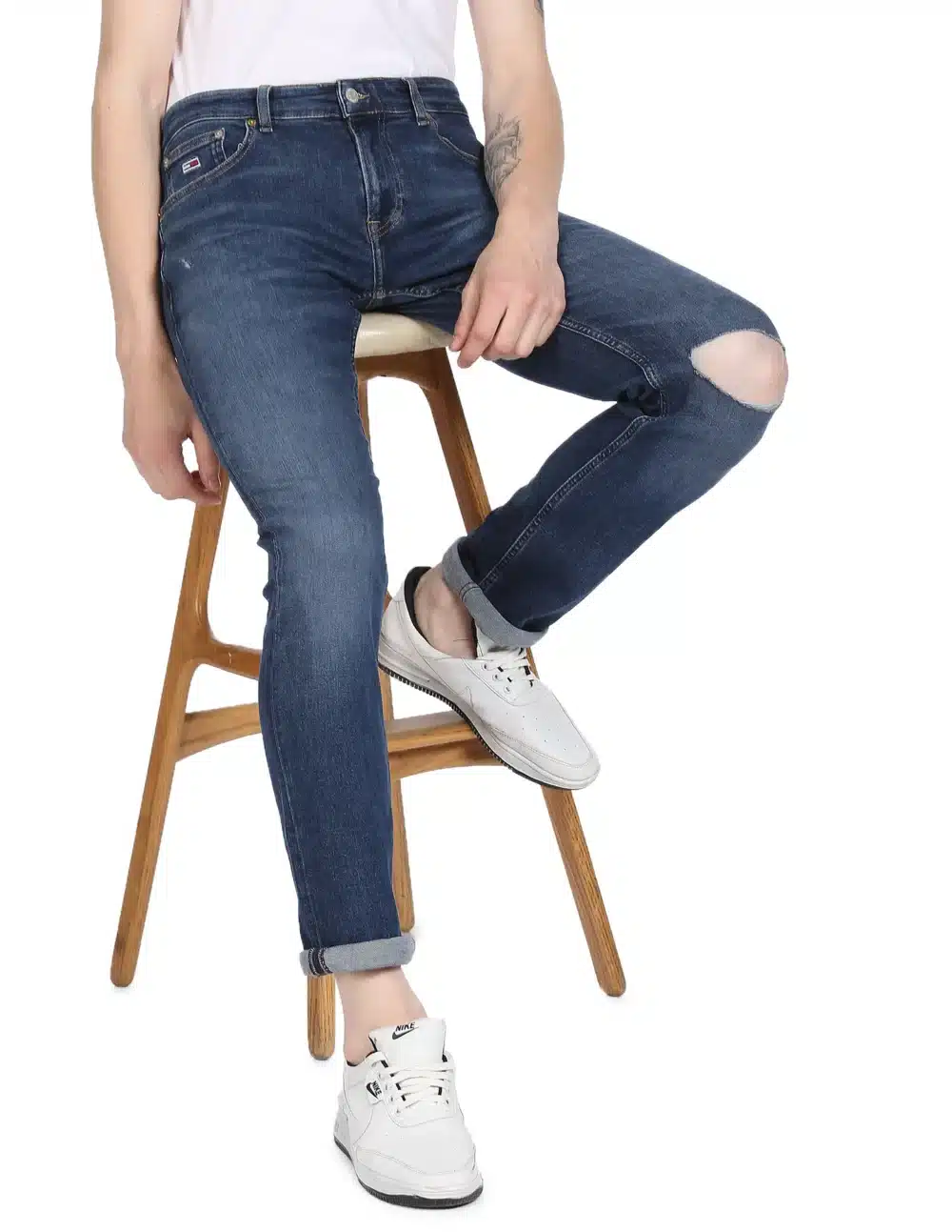 Men Blue Slim Fit Lightly Distressed Jeans